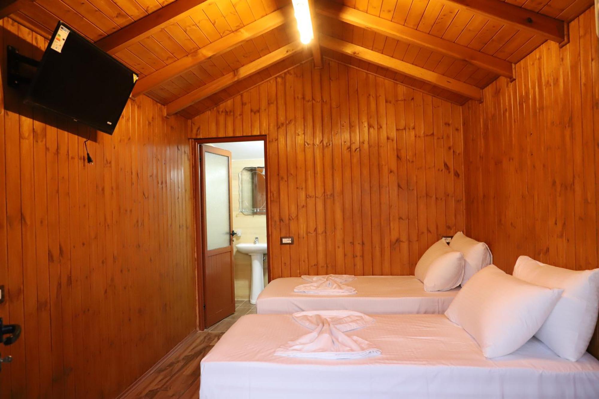 Bujtina Musta Guest House Berat Exterior photo